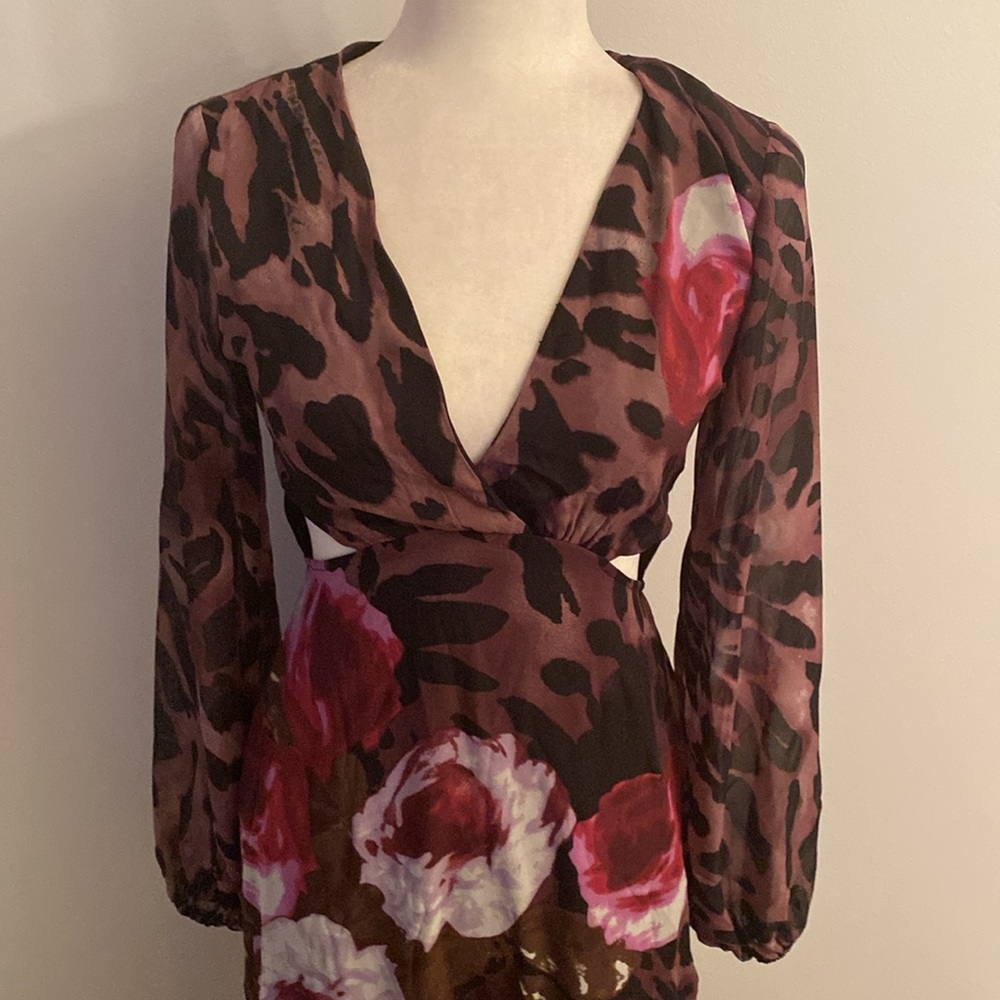 New in bag Venus’s side cut out maxi dress - Picture 2 of 15